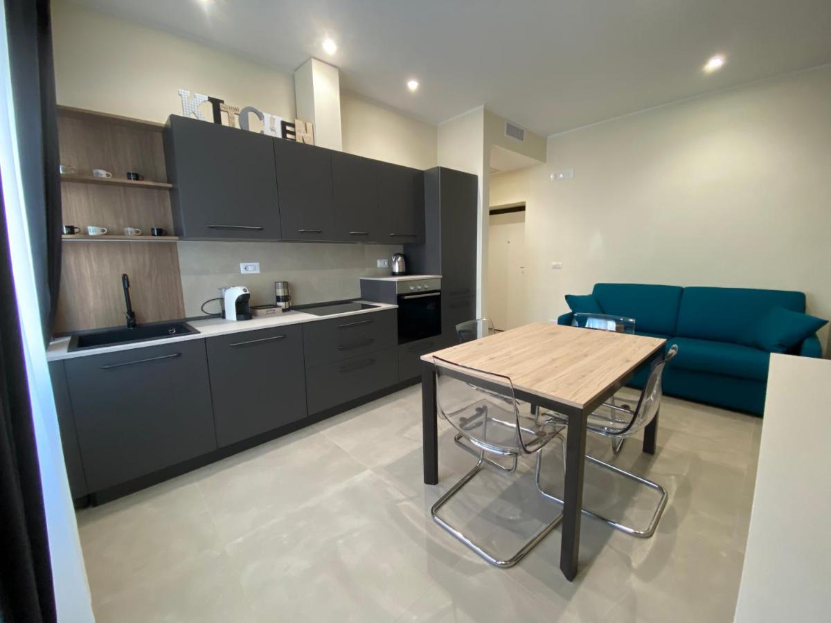 Levante Apartment And Room Bari Esterno foto