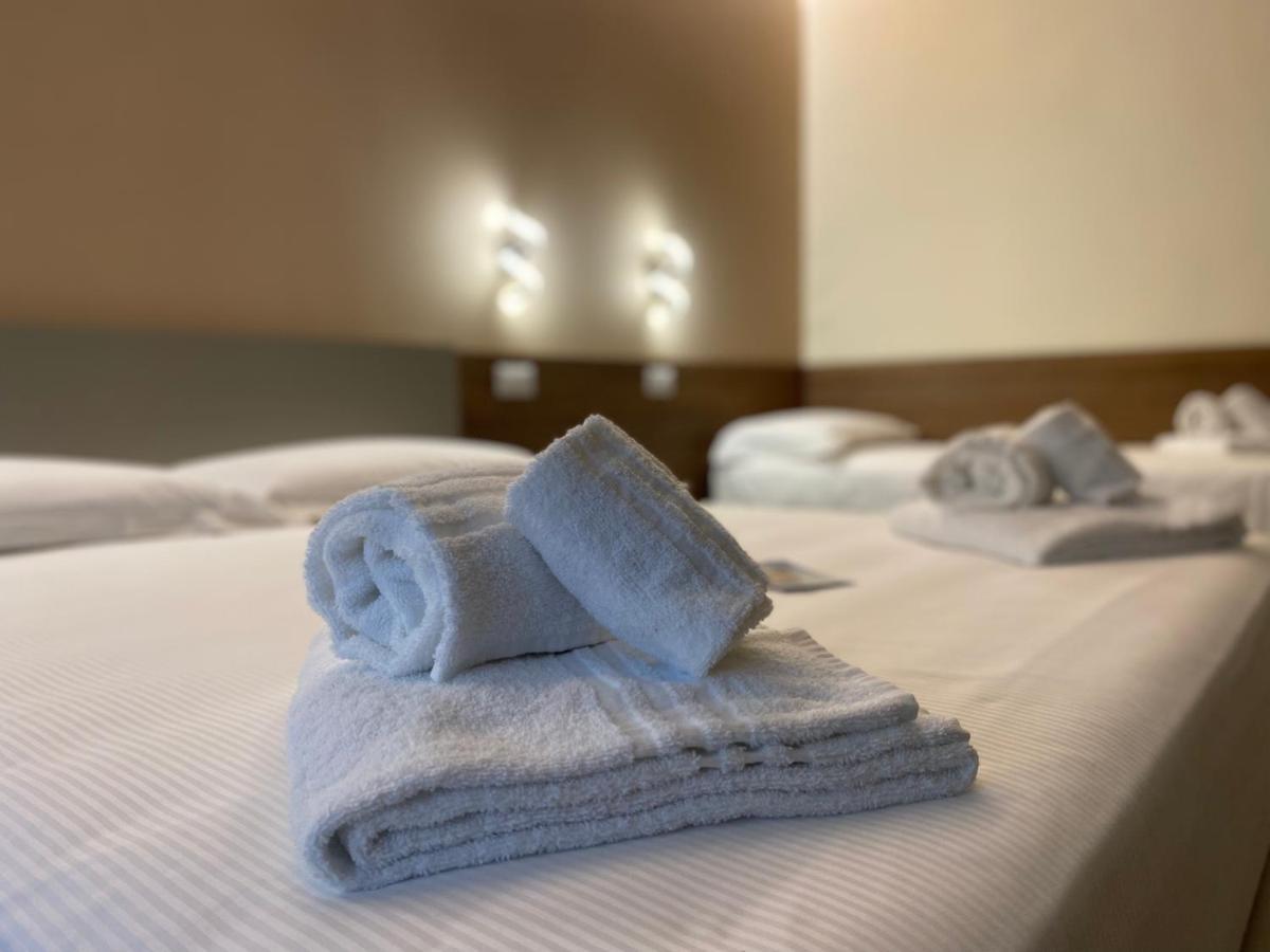Levante Apartment And Room Bari Esterno foto
