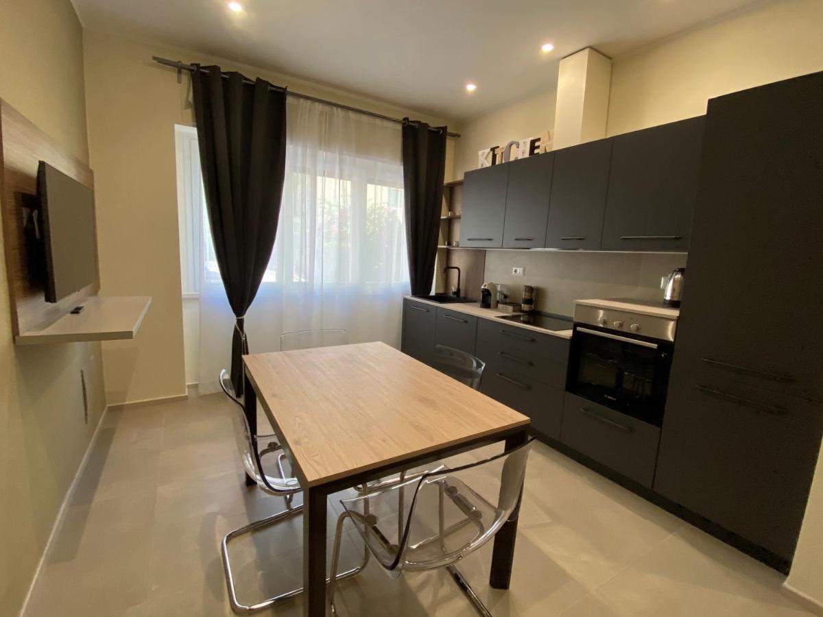 Levante Apartment And Room Bari Esterno foto