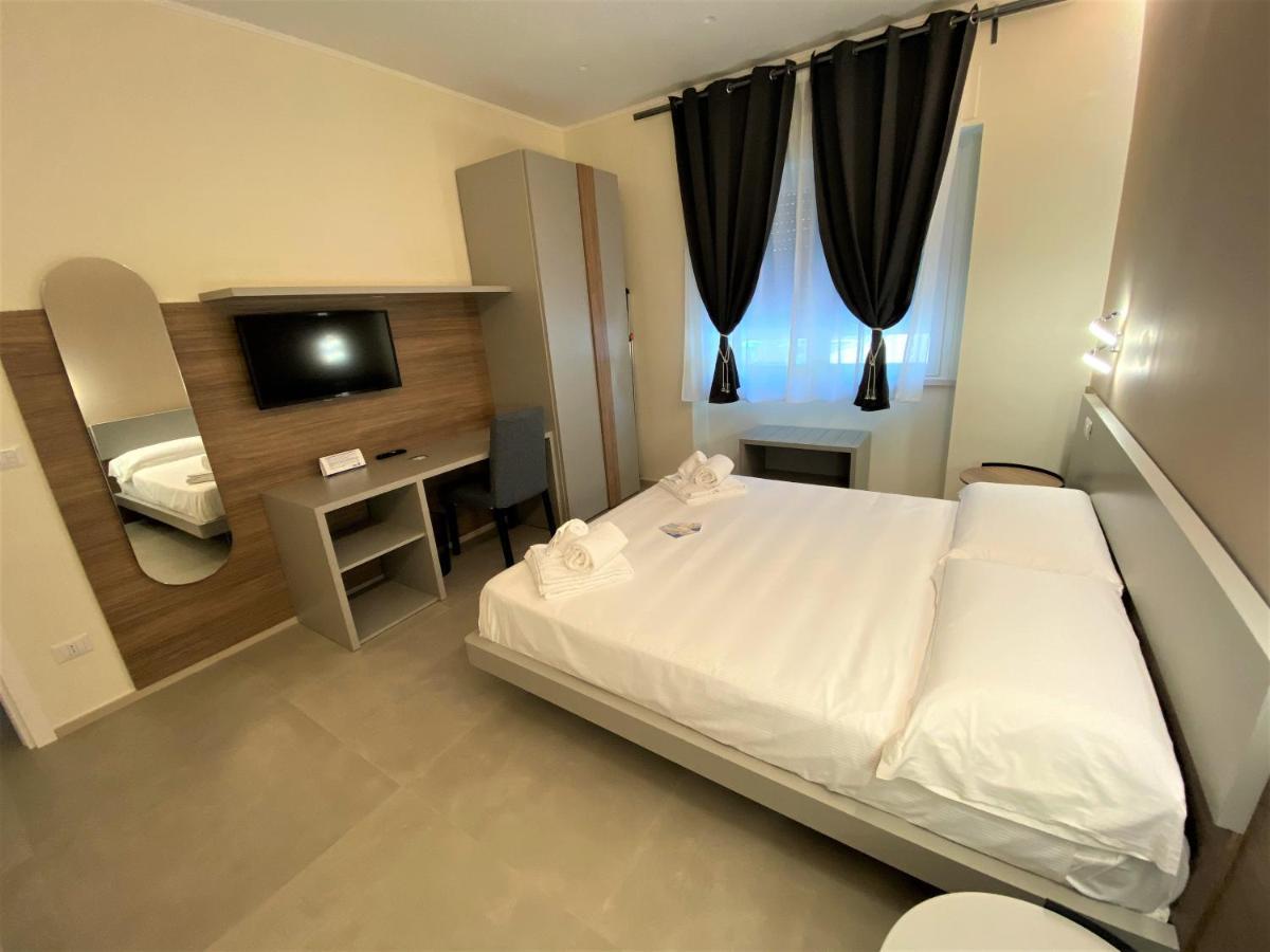 Levante Apartment And Room Bari Esterno foto