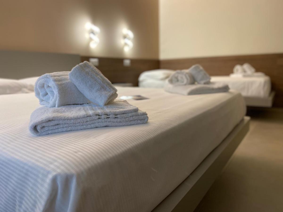 Levante Apartment And Room Bari Esterno foto