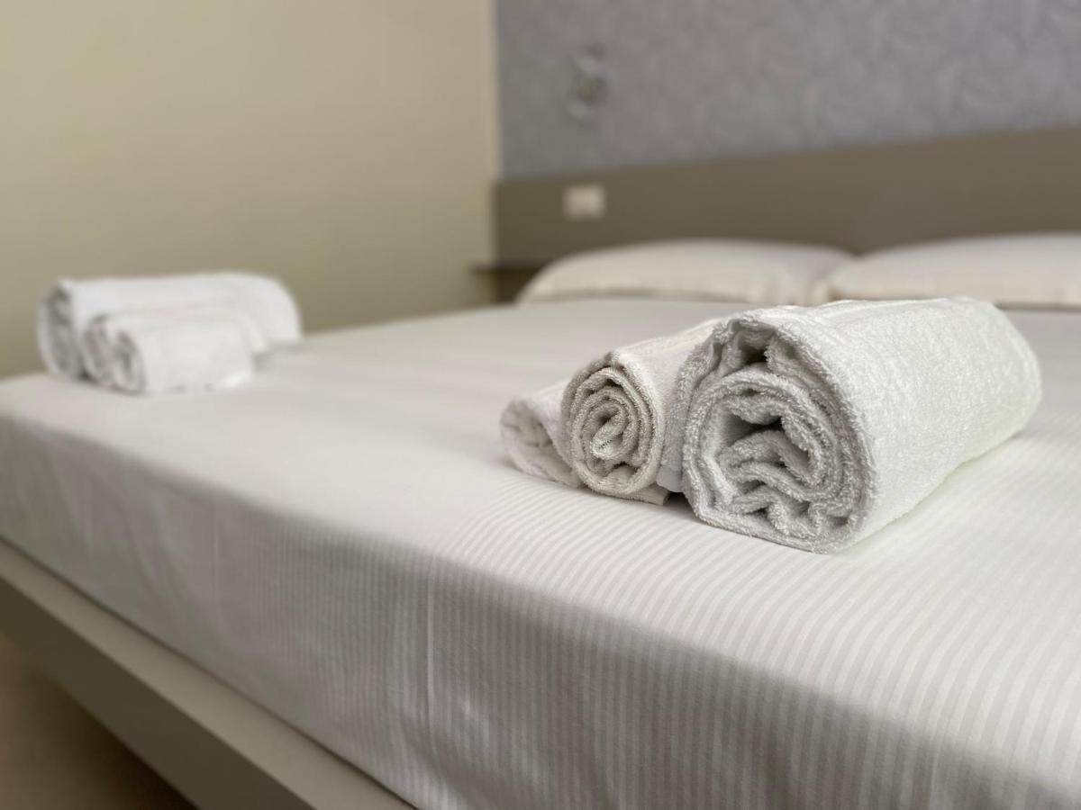 Levante Apartment And Room Bari Esterno foto