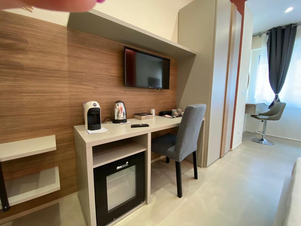 Levante Apartment And Room Bari Esterno foto
