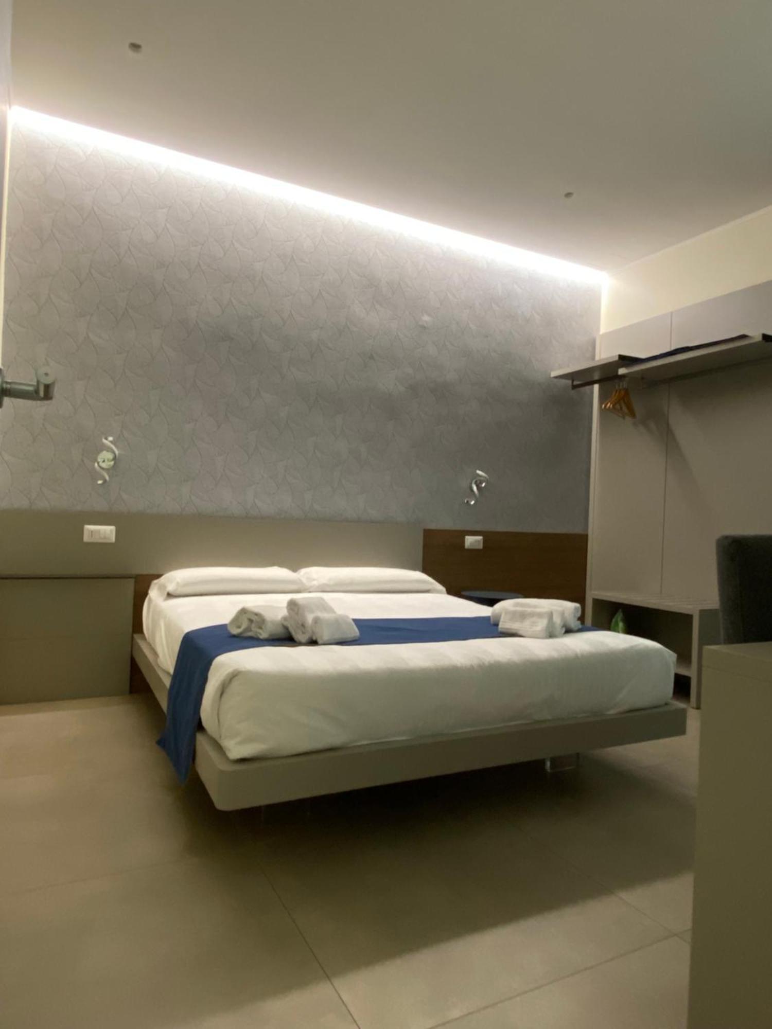 Levante Apartment And Room Bari Esterno foto